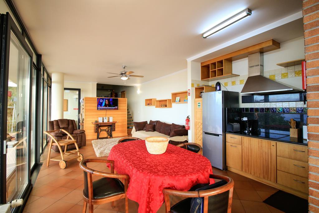 Cottage Ocean View Порто Мониз Екстериор снимка