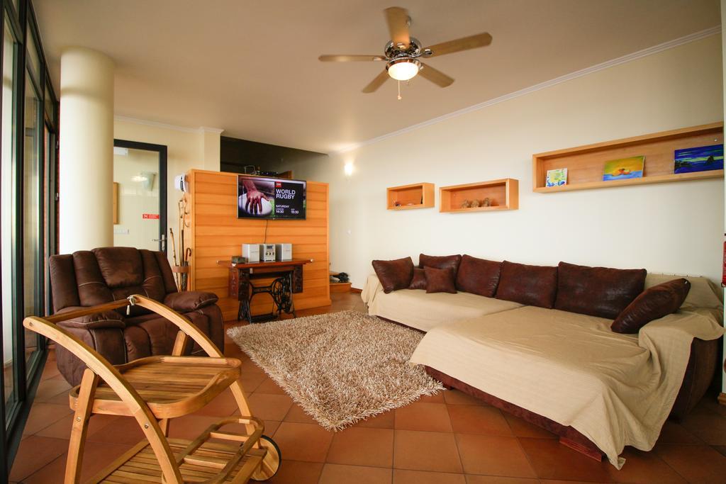 Cottage Ocean View Порто Мониз Екстериор снимка