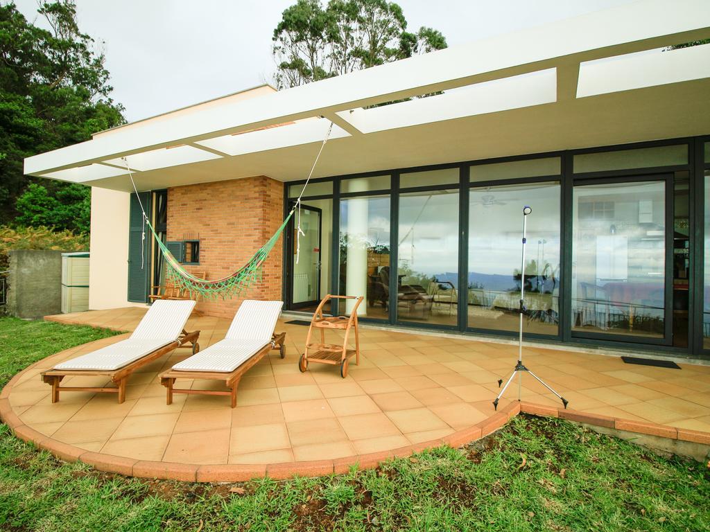 Cottage Ocean View Порто Мониз Екстериор снимка