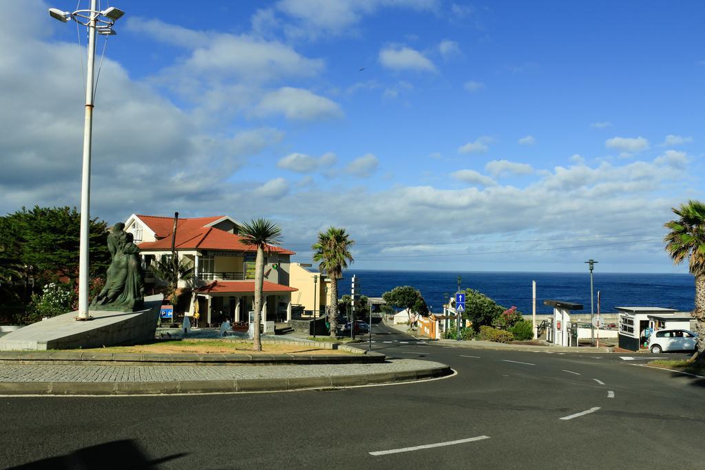 Cottage Ocean View Порто Мониз Екстериор снимка