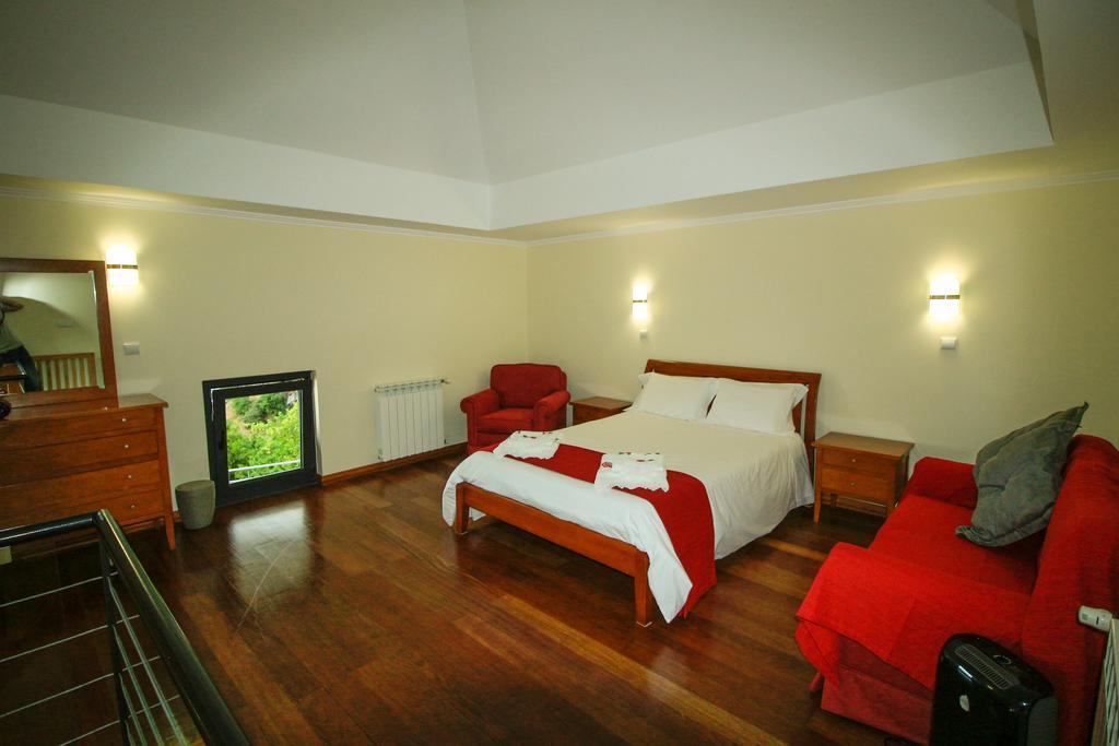 Cottage Ocean View Порто Мониз Екстериор снимка