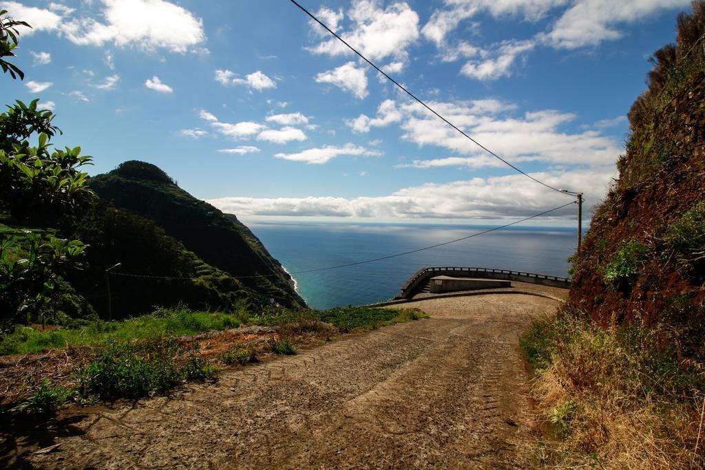 Cottage Ocean View Порто Мониз Екстериор снимка