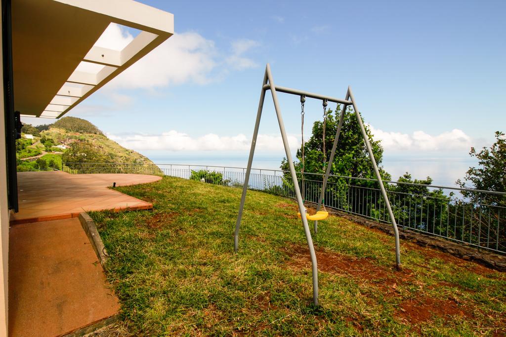 Cottage Ocean View Порто Мониз Екстериор снимка