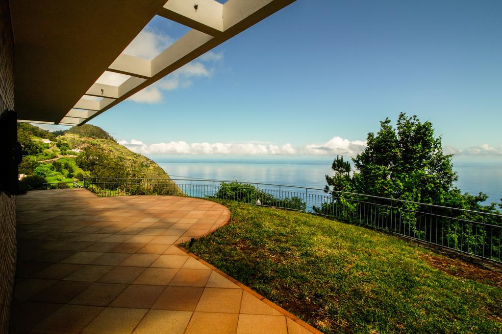 Cottage Ocean View Порто Мониз Екстериор снимка